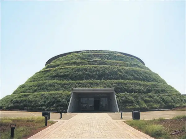 paul-cradle-maropeng