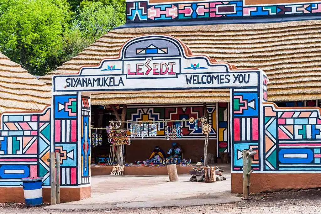 Lesedi-village-entrance